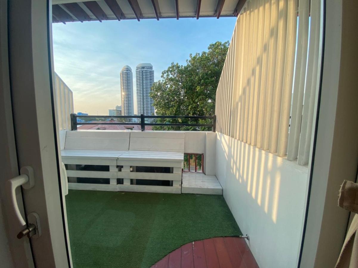 فندق Happio Near Chabad House بانكوك المظهر الخارجي الصورة